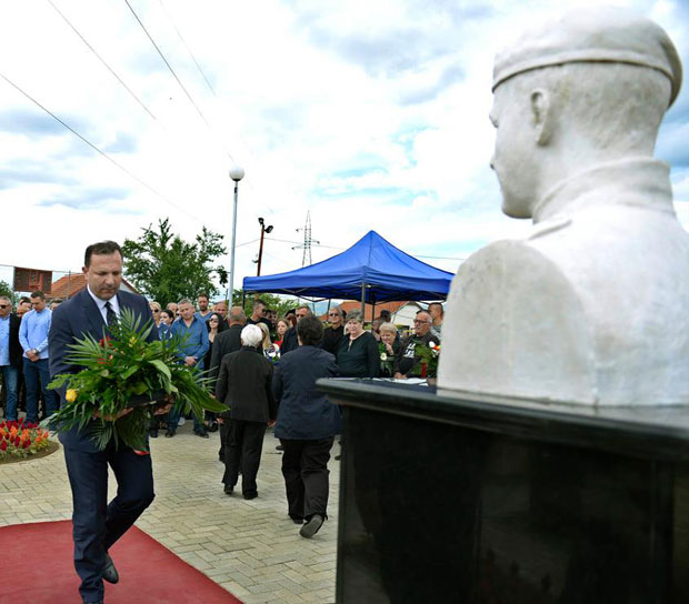 ГОДИШЊИЦА СУКОБА У КУМАНОВУ: Споменик Горану Стојменовићу „Србину“